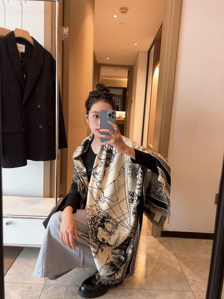stylish women 100% cashmere designer shawls cd travel around the world soft touch warm wraps with tags autumn winter designer scarf 140x140, Blue;gray
stylish women 100% cashmere designer shawls cd travel around the world soft touch warm wraps with tags autumn winter designer scarf 140x140, Blue;gray