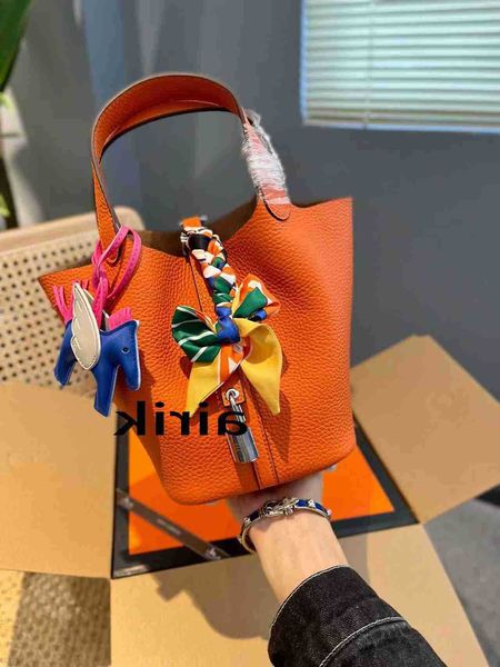 designer original vegetable basket bags picotin lock female genuine leather 2023 first layer cowhide handbag large capacity bucket bag brand
designer original vegetable basket bags picotin lock female genuine leather 2023 first layer cowhide handbag large capacity bucket bag brand