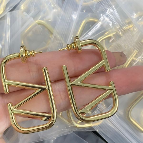 letter v earring logo valentinolies stud earing women hoop designer jewelry pearl earrings luxury woman vlogo 11, Golden;silver
letter v earring logo valentinolies stud earing women hoop designer jewelry pearl earrings luxury woman vlogo 11, Golden;silver