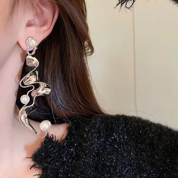 silver needle pearl twisted geometric earrings with cool style, simple earrings with fashion and temperament, popular earrings with advanced
silver needle pearl twisted geometric earrings with cool style, simple earrings with fashion and temperament, popular earrings with advanced