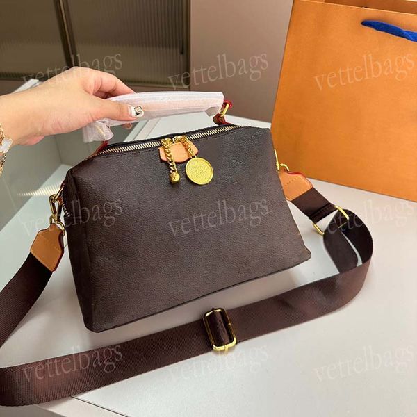 luxury designer bags good capacity shoulder bag metal zipper tote bag quality leather totes cosmetic cases artwork handbags fashionable soph
luxury designer bags good capacity shoulder bag metal zipper tote bag quality leather totes cosmetic cases artwork handbags fashionable soph
