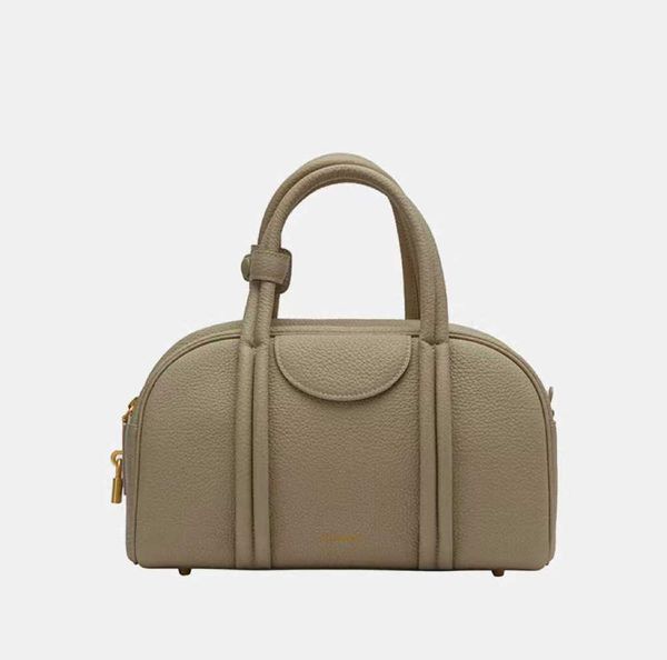 songmont medium and small bowling series boston bag cowhide new designer one shoulder handbag women's bag light luxury and high sense
songmont medium and small bowling series boston bag cowhide new designer one shoulder handbag women's bag light luxury and high sense