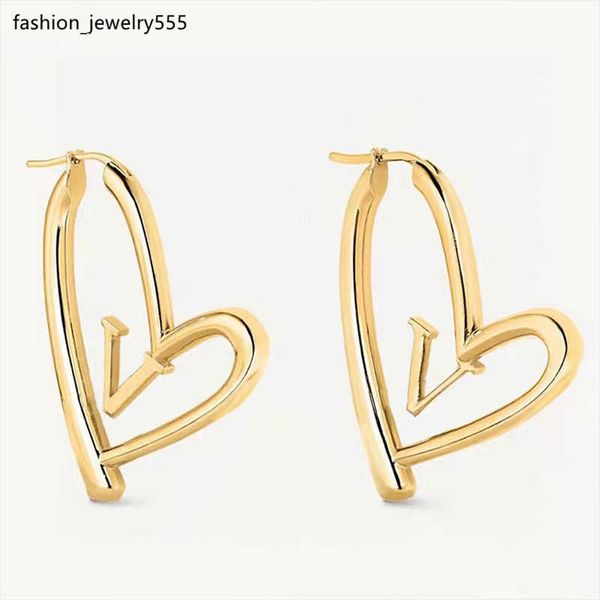 stud v letter 18k gold heart hoop earrings classic titanium steel designer jewelry fashion woman stud earrings, Golden;silver
stud v letter 18k gold heart hoop earrings classic titanium steel designer jewelry fashion woman stud earrings, Golden;silver