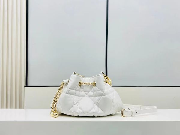 2023 new designer women's golden classic cloud bag round and drumming exquisite and cute full leather vine plaid handheld one shoulder
2023 new designer women's golden classic cloud bag round and drumming exquisite and cute full leather vine plaid handheld one shoulder