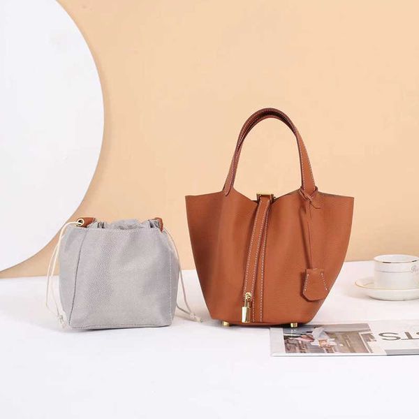 factory designer h ermes bucket bags for women online shop layer cowhide bucket bag 2023 new leather vegetable basket childrens commuting wi
factory designer h ermes bucket bags for women online shop layer cowhide bucket bag 2023 new leather vegetable basket childrens commuting wi