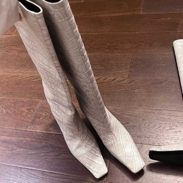 2023 autumn/winter new fashion style small square head high sleeve boots women's large sleeve circumference knee length knight boots 23, Black
2023 autumn/winter new fashion style small square head high sleeve boots women's large sleeve circumference knee length knight boots 23, Black
