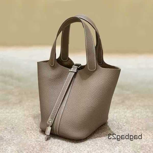 fashion handbag picotin lock female totes vegetable leather first layer cowhide basket bags large capacity bucket bag brand tote hs8u
fashion handbag picotin lock female totes vegetable leather first layer cowhide basket bags large capacity bucket bag brand tote hs8u