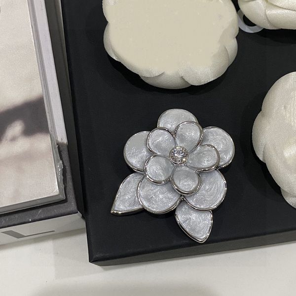 18k gold designer brooch channel stamp women's new brand flower brooch fashion versatile jewelry accessories wedding party gifts fzs8ue, Gray
18k gold designer brooch channel stamp women's new brand flower brooch fashion versatile jewelry accessories wedding party gifts fzs8ue, Gray