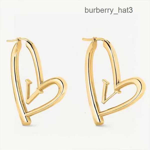v letter 18k gold heart hoop earrings classic titanium steel designer jewelry fashion woman stud earrings, Golden;silver
v letter 18k gold heart hoop earrings classic titanium steel designer jewelry fashion woman stud earrings, Golden;silver
