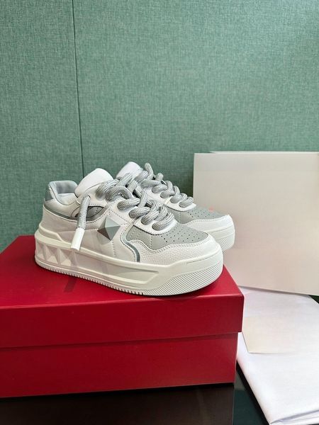 classic matching single couple thick sole increase sneakers thick sole increase 5cm, Black
classic matching single couple thick sole increase sneakers thick sole increase 5cm, Black