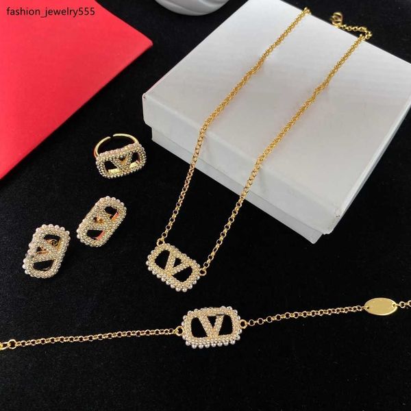 pendant necklaces 2023 - women's necklace earrings bracelet ring designer luxury gold heart-shaped pearl crystal gold double v letter 9, Silver
pendant necklaces 2023 - women's necklace earrings bracelet ring designer luxury gold heart-shaped pearl crystal gold double v letter 9, Silver