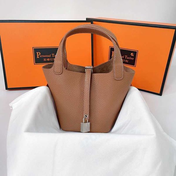 wholesale designer h ermes totes handbags 2023 new bag womens korean fashion mini bucket litchi grain vegetable basket one should
wholesale designer h ermes totes handbags 2023 new bag womens korean fashion mini bucket litchi grain vegetable basket one should