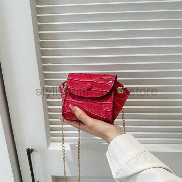 shoulder stone grain shiny face small for women in the summer of 2023 style with simple texture and trendy foreign one shoulder square bagst
shoulder stone grain shiny face small for women in the summer of 2023 style with simple texture and trendy foreign one shoulder square bagst