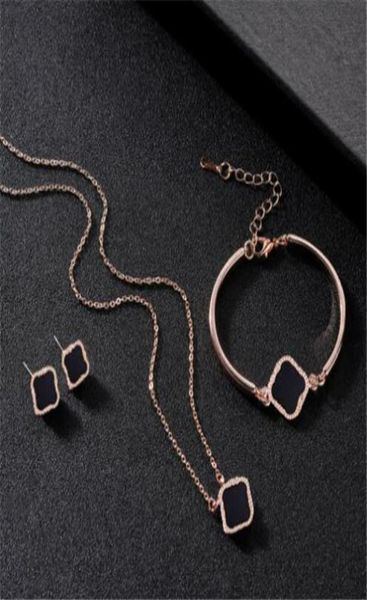 fashion designer jewelry classic fourclovers pendant necklaces bracelet pendant earrings threepiece set motherofpearl 18k gold6250578, Silver
fashion designer jewelry classic fourclovers pendant necklaces bracelet pendant earrings threepiece set motherofpearl 18k gold6250578, Silver