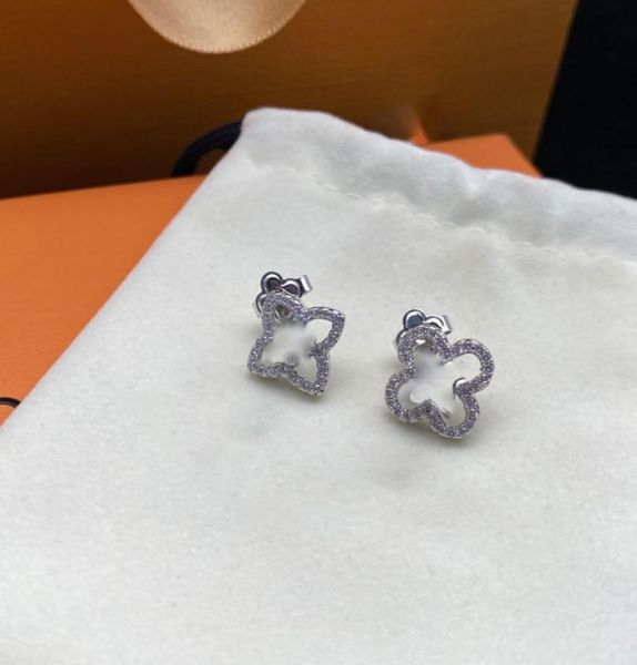 2023 womens luxury silver earring girl suit leaf vshaped designer jewelry earrings designer for womens valentines day wedding enga5215660, Golden;silver
2023 womens luxury silver earring girl suit leaf vshaped designer jewelry earrings designer for womens valentines day wedding enga5215660, Golden;silver