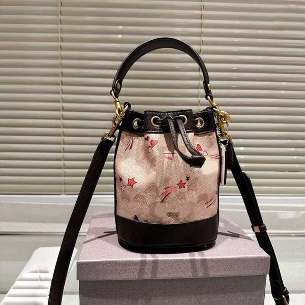 hip coabag drawstring shoulder bag c print designer bag bucket bags fashion leather classic luxury handbag crossbody strap tote bag
hip coabag drawstring shoulder bag c print designer bag bucket bags fashion leather classic luxury handbag crossbody strap tote bag
