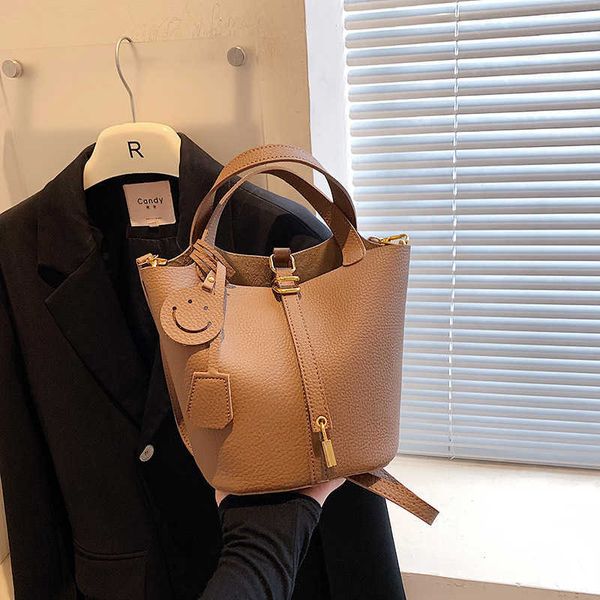 luxury h ermes vegetable tote bags online shop small design casual bucket bag 2023 new solid color simple handheld crossbody fashion trend b
luxury h ermes vegetable tote bags online shop small design casual bucket bag 2023 new solid color simple handheld crossbody fashion trend b