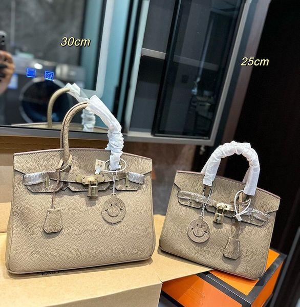 designer bag trapstar bag birkin tote alma bb litchi pattern steel hardware bag luxury cosmetic bag coin purse handbag 10a quality classic s
designer bag trapstar bag birkin tote alma bb litchi pattern steel hardware bag luxury cosmetic bag coin purse handbag 10a quality classic s