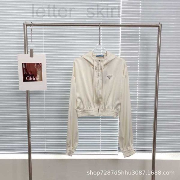 women's two piece pants designer 23 spring/summer new silk zipper hooded short coat straight pants two-piece set for fashionable sporty, White 
women's two piece pants designer 23 spring/summer new silk zipper hooded short coat straight pants two-piece set for fashionable sporty, White