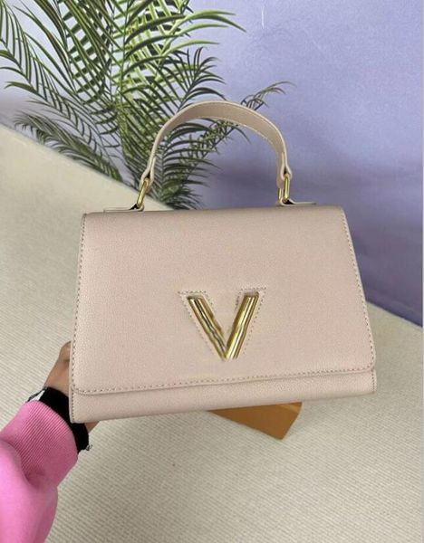 2022 genuine leather bag women handbags designers embossing shoulder messenger bags purse female classic handbag tote women satchel m58916
2022 genuine leather bag women handbags designers embossing shoulder messenger bags purse female classic handbag tote women satchel m58916