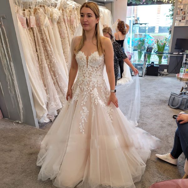 pastrol a line wedding dresses sweetheart lace appliques bridal gown sweep train plus size vestidos de novia custom made, White
pastrol a line wedding dresses sweetheart lace appliques bridal gown sweep train plus size vestidos de novia custom made, White