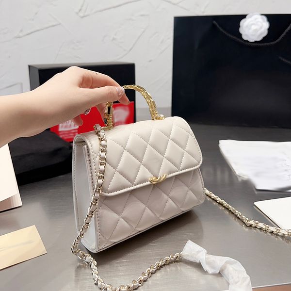 designer mini makeup bag shoulder bag exquisite black diamond chain braided handle luxury tote hardware metal buckle matelasse chain crossbo
designer mini makeup bag shoulder bag exquisite black diamond chain braided handle luxury tote hardware metal buckle matelasse chain crossbo