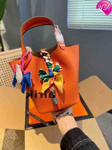 designer original vegetable basket bags picotin lock female genuine leather 2023 first layer cowhide handbag large capacity bucket bag brand
designer original vegetable basket bags picotin lock female genuine leather 2023 first layer cowhide handbag large capacity bucket bag brand