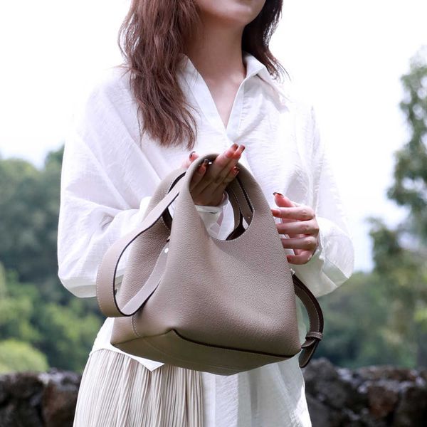 luxury brand designer h ermes picotin lock tote bags for sale 2023 new layer cowhide vegetable basket bag womens one shoulder colored bucke
luxury brand designer h ermes picotin lock tote bags for sale 2023 new layer cowhide vegetable basket bag womens one shoulder colored bucke