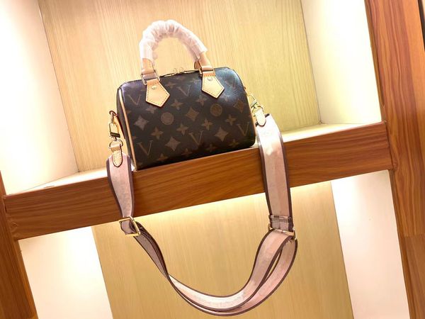 designer tote bag woman shoulder bag speedy handbag lady travel bags fashion clutch bags brown lattice purses new width strap luxurys pocket
designer tote bag woman shoulder bag speedy handbag lady travel bags fashion clutch bags brown lattice purses new width strap luxurys pocket