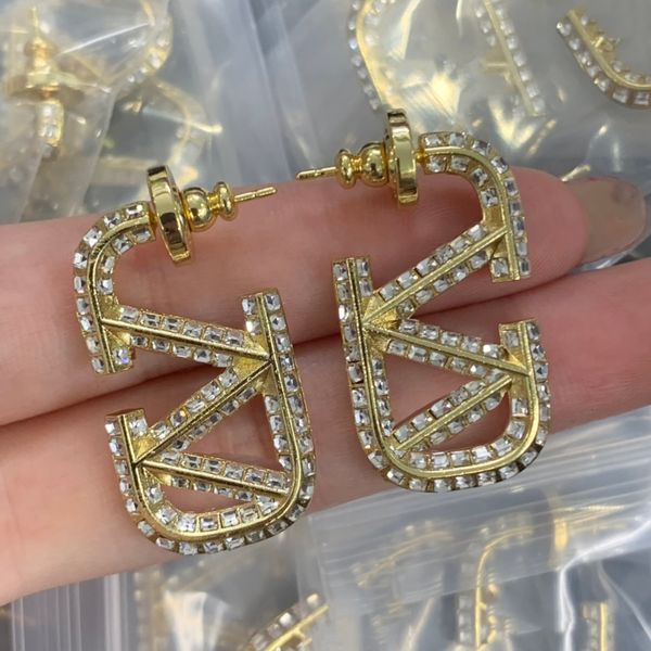 letter v earring logo valentinolies stud earing women hoop designer luxury jewelry woman v logo crystal earrings 1278, Golden;silver
letter v earring logo valentinolies stud earing women hoop designer luxury jewelry woman v logo crystal earrings 1278, Golden;silver