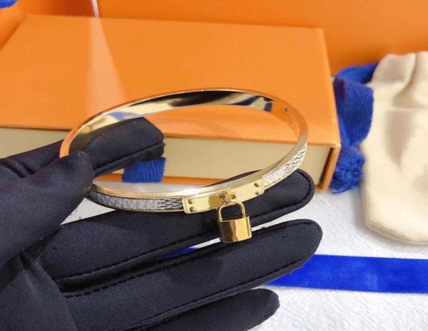 whole fashion jewelry stainless steel bracelet designer men039s and women039s multicolor titanium strip box9354226, Golden;silver
whole fashion jewelry stainless steel bracelet designer men039s and women039s multicolor titanium strip box9354226, Golden;silver