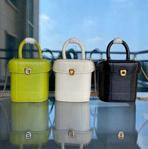 songmont bags small song luxury high-end box bag wonton lock chain portable bucket shoulder messenger foreign style handbag fashion goes wit
songmont bags small song luxury high-end box bag wonton lock chain portable bucket shoulder messenger foreign style handbag fashion goes wit