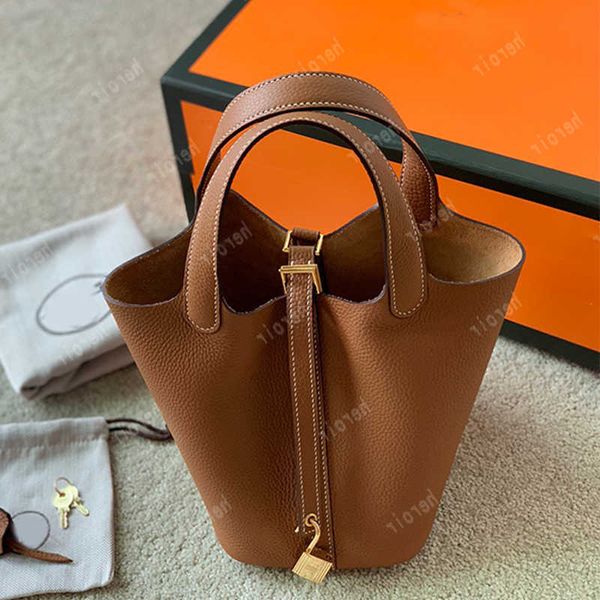 bucket bags leather tote bag with lock designer handbag gold palladium hardware open simple bag women calfskin picotin 18cm
bucket bags leather tote bag with lock designer handbag gold palladium hardware open simple bag women calfskin picotin 18cm