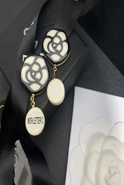 fashion resin earring accessories jewelry c symbol retro dangle earrings with paper card6211940, Silver
fashion resin earring accessories jewelry c symbol retro dangle earrings with paper card6211940, Silver