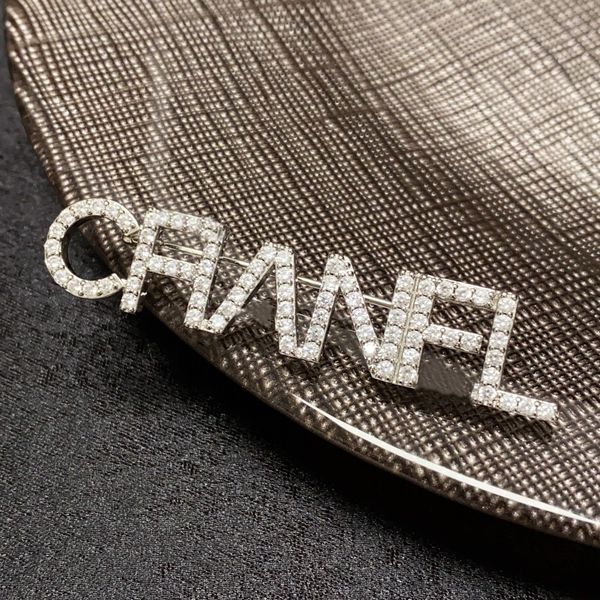 2023 fashion charm designer brooches pins brooches channel womens mens couples accessories pin ccity dress pins lady specifications luxury v, Gray
2023 fashion charm designer brooches pins brooches channel womens mens couples accessories pin ccity dress pins lady specifications luxury v, Gray