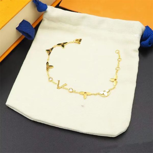 designer jewelry bracelet 18k gold plate flower stainless steel chains jeweler luxury jewelry love bracelets charm for women valentine', Golden;silver
designer jewelry bracelet 18k gold plate flower stainless steel chains jeweler luxury jewelry love bracelets charm for women valentine', Golden;silver