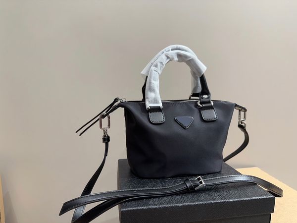 underarm bag designer bags design is simple and lightweight lady shoulder fashion wallet canvas bag with dust bag luxurys handbag totes hand
underarm bag designer bags design is simple and lightweight lady shoulder fashion wallet canvas bag with dust bag luxurys handbag totes hand
