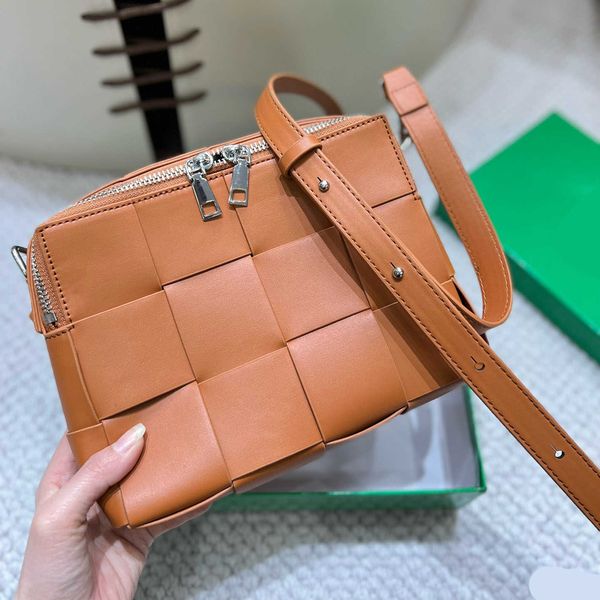 mirror quality weave camera bags designer bags crossbody purse leather square shoulder bag women's crossbody bag 230815
mirror quality weave camera bags designer bags crossbody purse leather square shoulder bag women's crossbody bag 230815