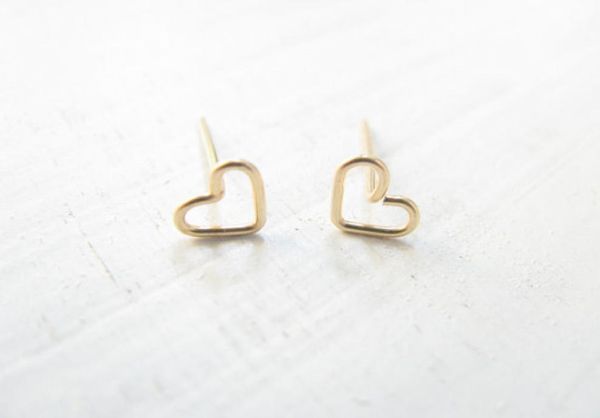 10pairs s026 gold silver tiny line hollow out heart studs earrings simple wire wrapped open love heart stud earrings jewelry6253910, Golden;silver
10pairs s026 gold silver tiny line hollow out heart studs earrings simple wire wrapped open love heart stud earrings jewelry6253910, Golden;silver