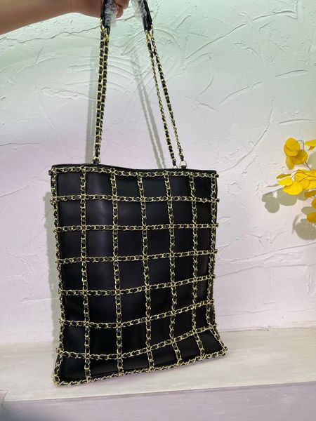 luxury fashion designer women's chain bag metal chain soft leather design versatile capacity large shoulder crossbody bag
luxury fashion designer women's chain bag metal chain soft leather design versatile capacity large shoulder crossbody bag