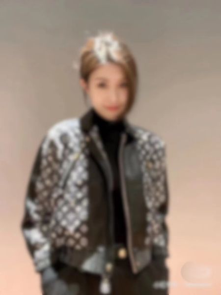 23 early autumn new jacquard pattern denim jacket with elastic bottom and upper body for a more elegant and luxury design, Black;brown
23 early autumn new jacquard pattern denim jacket with elastic bottom and upper body for a more elegant and luxury design, Black;brown