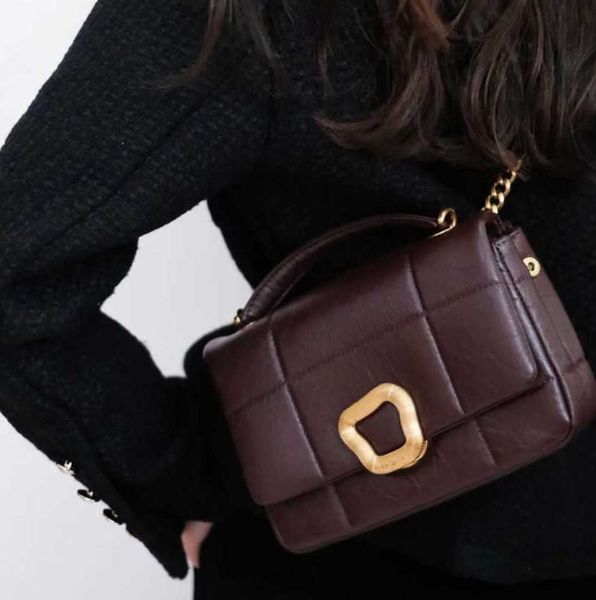 songmont bags song chocolate series wonton lock buckle small calfskin one shoulder chain square bag niche high sense2023
songmont bags song chocolate series wonton lock buckle small calfskin one shoulder chain square bag niche high sense2023