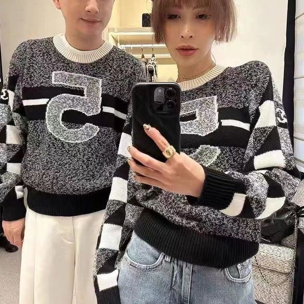 2023 summer new knitted ice silk channel the same trend black and white check color letters jacquard knit zipper sweater stand collar loose
2023 summer new knitted ice silk channel the same trend black and white check color letters jacquard knit zipper sweater stand collar loose