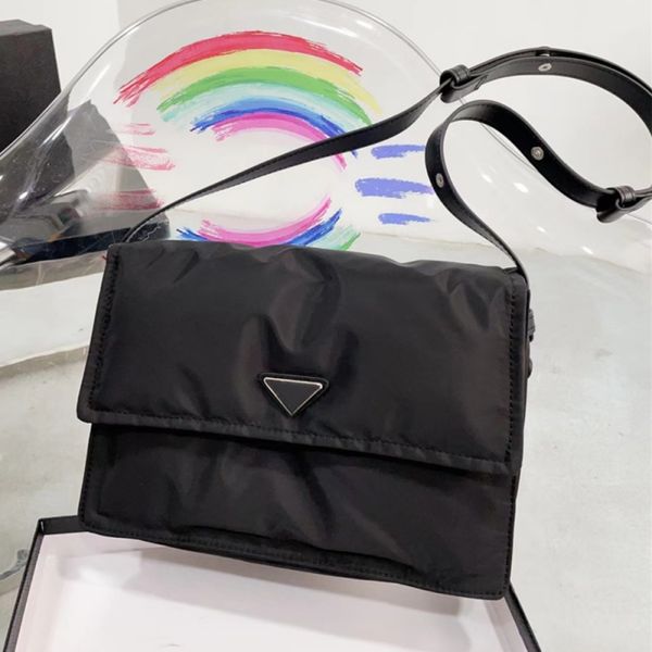 2023 mens briefcases designer bag crossbody bag single shoulder black business flaps cross body small medium triangle 5a
2023 mens briefcases designer bag crossbody bag single shoulder black business flaps cross body small medium triangle 5a