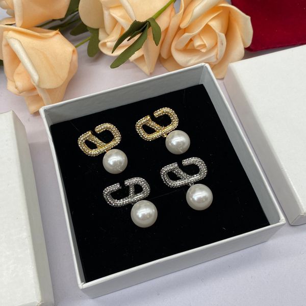 designer v letter earring luxury fashion diamond pearl earrings jewelry wedding party gift, Golden;silver
designer v letter earring luxury fashion diamond pearl earrings jewelry wedding party gift, Golden;silver