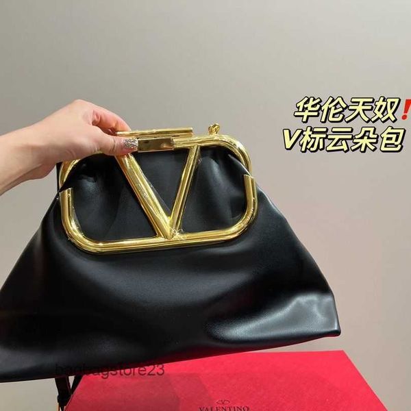 bags lady designer bag 2023 big v valentiino cloud women's lazy style high end one shoulder crossbody star handbag 38.23cm pillow pouch
bags lady designer bag 2023 big v valentiino cloud women's lazy style high end one shoulder crossbody star handbag 38.23cm pillow pouch