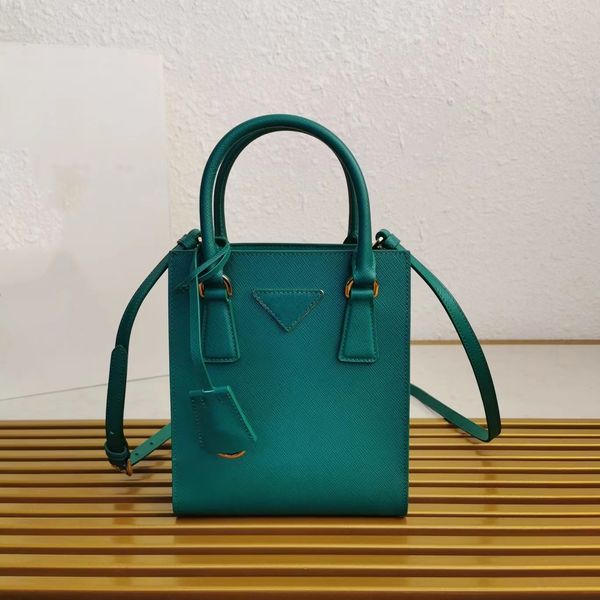 2023 new fashion designer luxury women's handbag made of cowhide pattern detachableeasy to carry gorgeous one shoulder crossbody bag
2023 new fashion designer luxury women's handbag made of cowhide pattern detachableeasy to carry gorgeous one shoulder crossbody bag