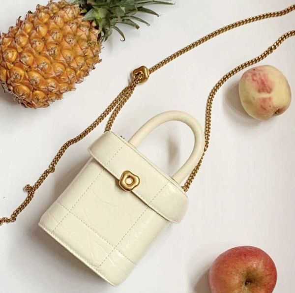 songmont bags small song luxury high-end box bag wonton lock chain portable bucket shoulder messenger foreign style handbags fashion leisure
songmont bags small song luxury high-end box bag wonton lock chain portable bucket shoulder messenger foreign style handbags fashion leisure