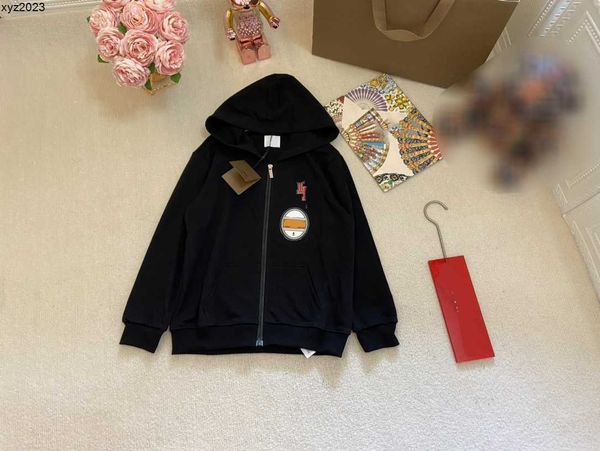 designer kids zipper coats child hooded jacket size 90-150 cm fashion long sleeved chest logo sticker baby outwear aug09, Blue;gray
designer kids zipper coats child hooded jacket size 90-150 cm fashion long sleeved chest logo sticker baby outwear aug09, Blue;gray