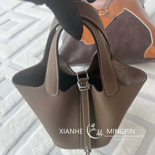 wholesale designer h ermes totes handbags family elephant grey fully handmade wax thread lychee pattern tc head layer cowhide veg
wholesale designer h ermes totes handbags family elephant grey fully handmade wax thread lychee pattern tc head layer cowhide veg